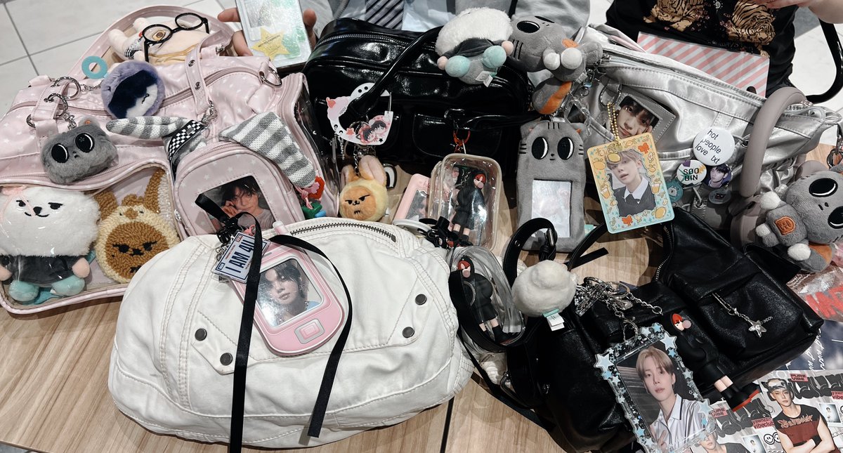 folder212's tweet photo. soft bag corner 🫧 a tiny dreamy gallery where our favorites live ♡ https://t.co/L19dXVD4u9