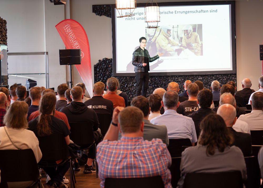 HelmichSecurity's tweet image. 🛡️Strategien, die Cyberkriminelle vor dem Strafraum stoppen.

Unsere IT-Security Fachmesse 2025 in der Veltins-Arena war ein voller Erfolg!

Live-Hacking, starke Keynotes, Top-Hersteller &amp;amp; echtes Schalke-Feeling.

📸 Eindrücke vom Tag: