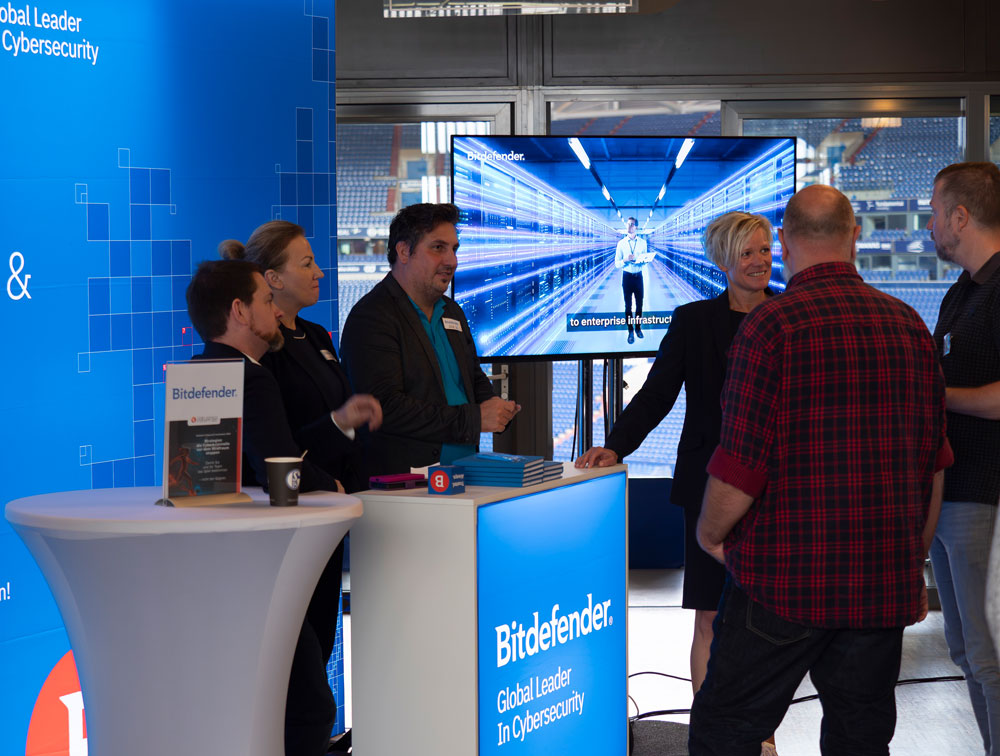 HelmichSecurity's tweet image. 🛡️Strategien, die Cyberkriminelle vor dem Strafraum stoppen.

Unsere IT-Security Fachmesse 2025 in der Veltins-Arena war ein voller Erfolg!

Live-Hacking, starke Keynotes, Top-Hersteller &amp;amp; echtes Schalke-Feeling.

📸 Eindrücke vom Tag: