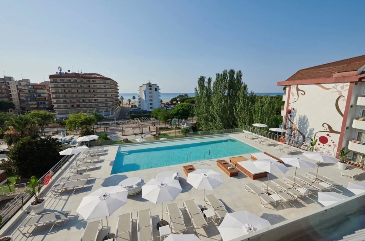 HHbyFiona's tweet photo. 😍 BRAND NEW PRODUCT! 😍 DO NOT MISS 👉 POOLSIDE CHILLS AND FULL-THROTTLE THRILLS, IT'S THE SPANISH GRAND PRIX! 🏎️ 🏁 THE F1 AND A HOLIDAY FROM JUST £999pp 

🏆 DWO Sirius Adults Only plus Barcelona Formula 1 Package
All Stays include Friday 12th until Sunday 14th June 2026 https://t.co/6Pk2iNQa7G