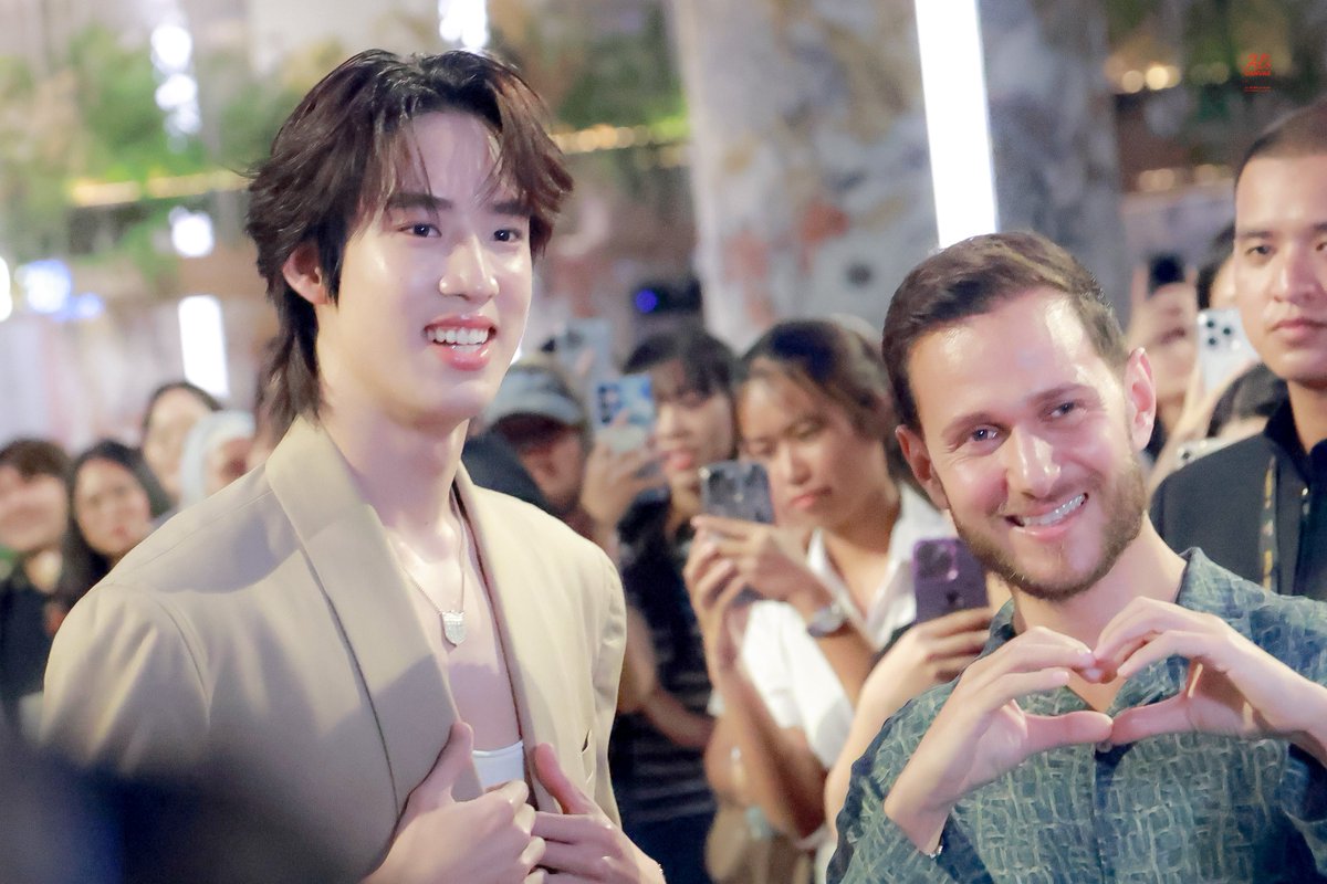 🎞️ 15092025

ขอบคุณทาง BDK Parfums ที่ให้เกียรติเชิญอลันมางานนะคะ🙏🏻

BDK PARFUMSxALAN BUS 
#bdkparfumsxALAN
#ALANpasawee
#BUSbecauseofyouishine