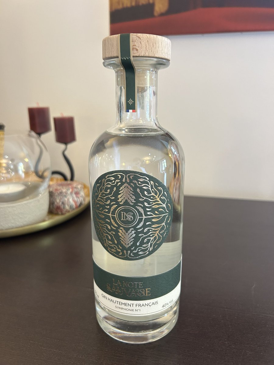 KSkosher's tweet photo. Le plaisir de recevoir un Gin d’exception. 
Certifié #Kosher #Kasher #certification #Gin 

https://t.co/1iQm0CozWQ https://t.co/06xrm7PhC3