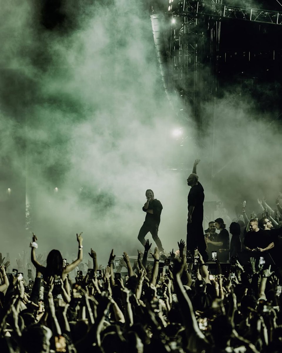 Swedish House Mafia set Under the K Bridge in New York

Thread Part II 👇

🎥 : <a href="/dancingastro/">Dancing Astronaut</a> &amp; <a href="/aaronp1101/">Aaron</a>