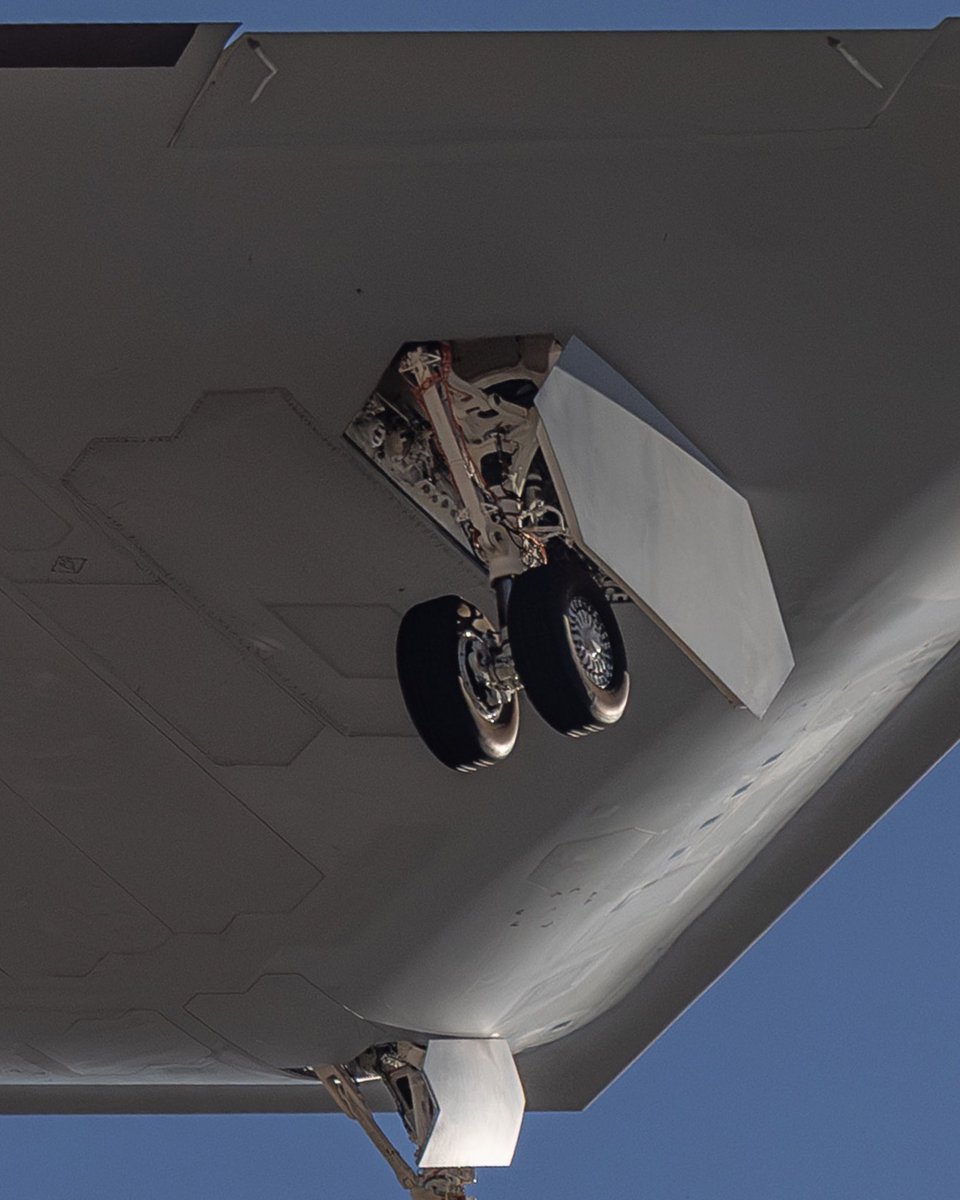 Another angle of the new B-21 Raider