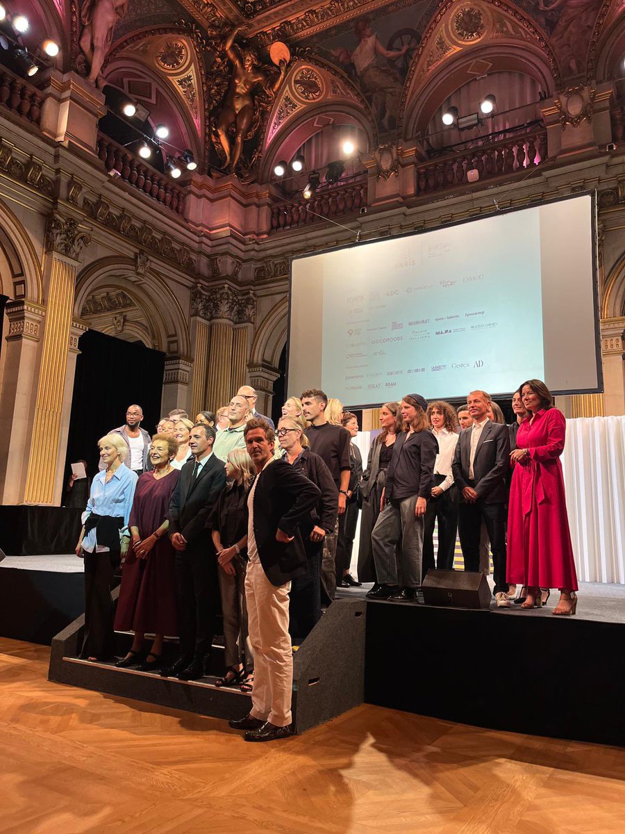 Félicitations à Jeanne Friot, créatrice de mode installée dans le 10e à la Caserne de la Mode Durable, qui vient de remporter le prix engagement de la catégorie Mode lors de la cérémonie des Grands Prix de la Création. 1/2