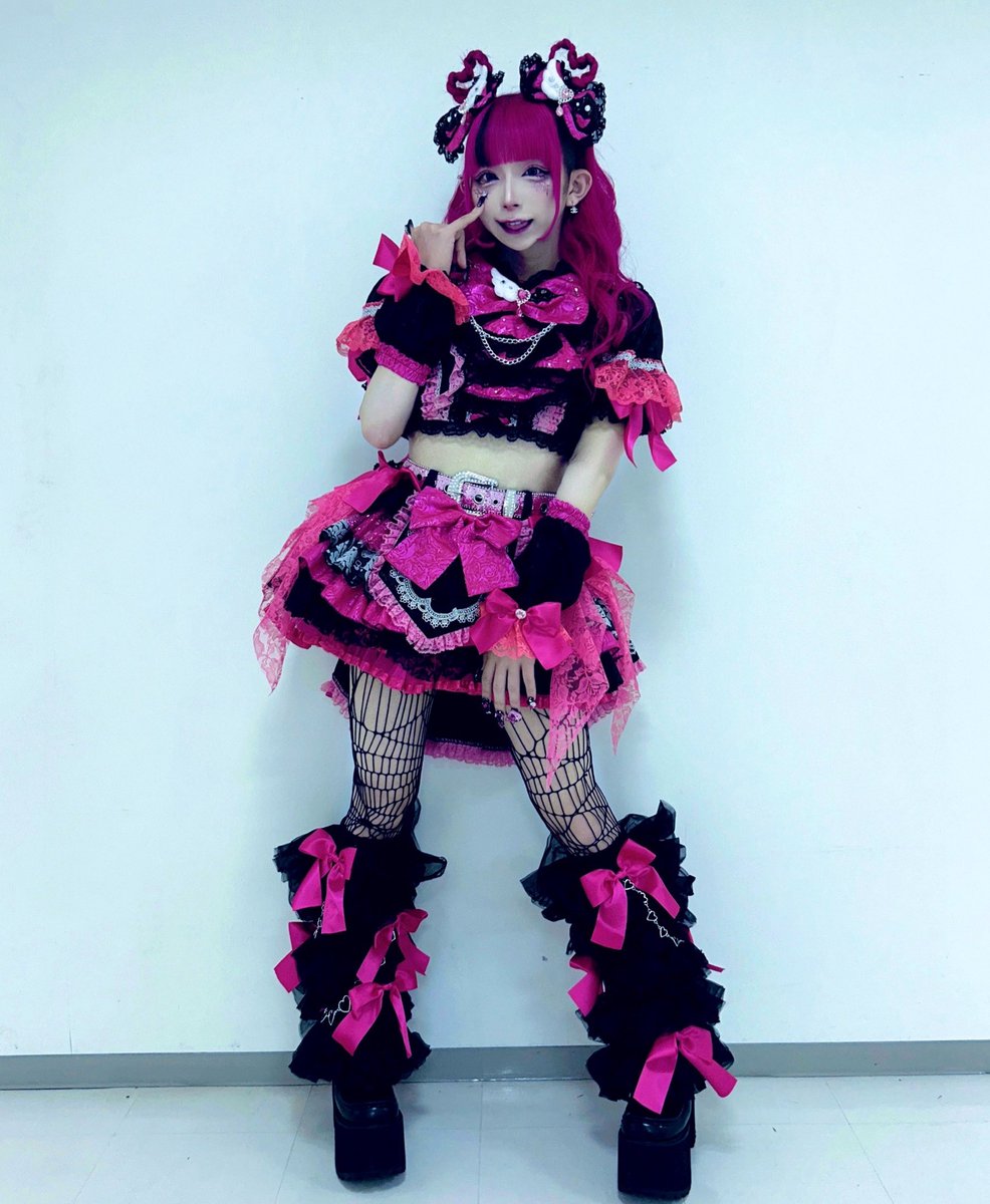 人は努力次第で男の娘になれます🎀
←7年前　　現在→