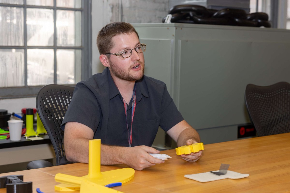 NNSYNews's tweet image. Eye on Innovation: Partnership between Rapid Innovation Branch and the Electroplating Shop Brings New Tools to Light

Learn More: dvidshub.net/news/546988/ey…

#NNSY #EyeOnInnovation #ForceBehindTheFleet