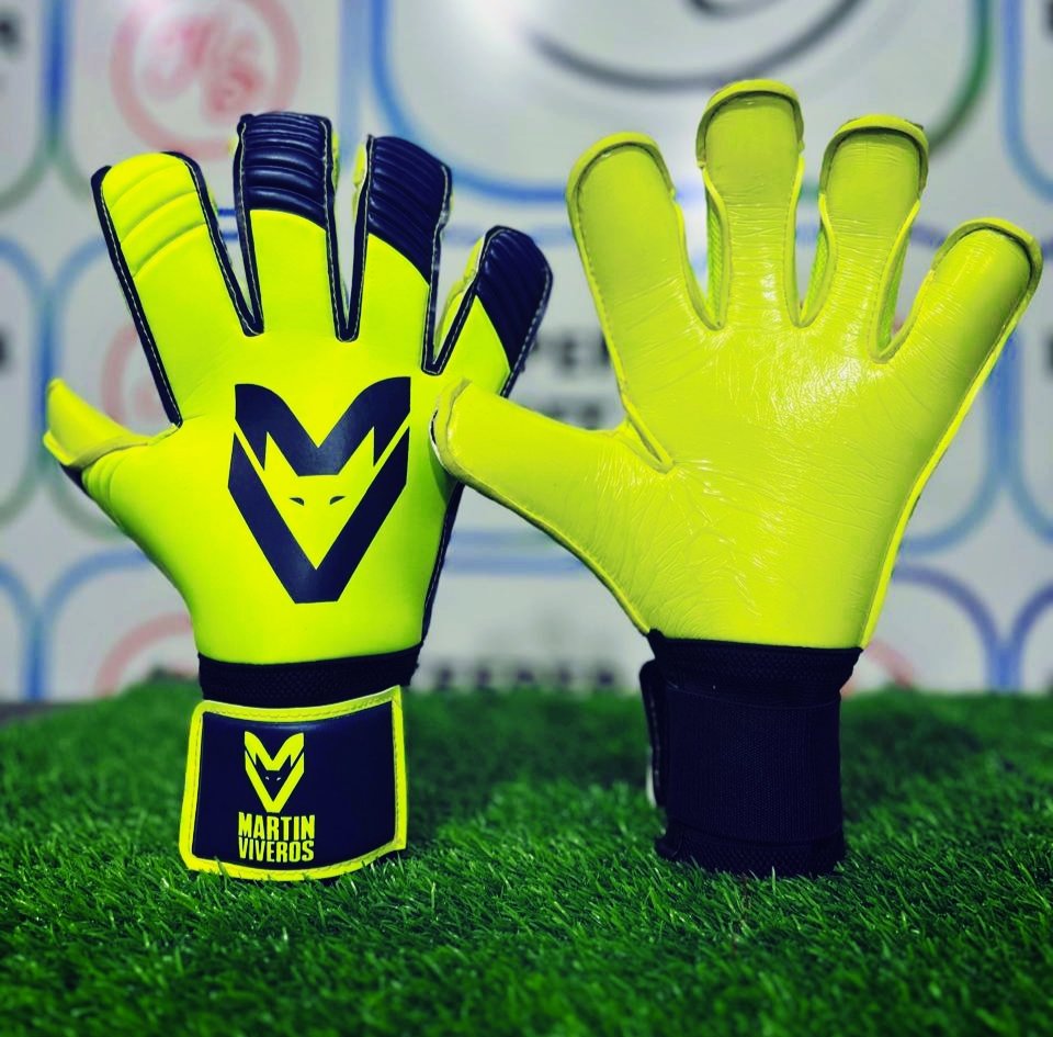 ProfeViveros's tweet photo. Creciendo cada día con disciplina y  humildad aqui mi nuevo modelo de guantes zorro viejo.. https://t.co/c0svM8KqRP