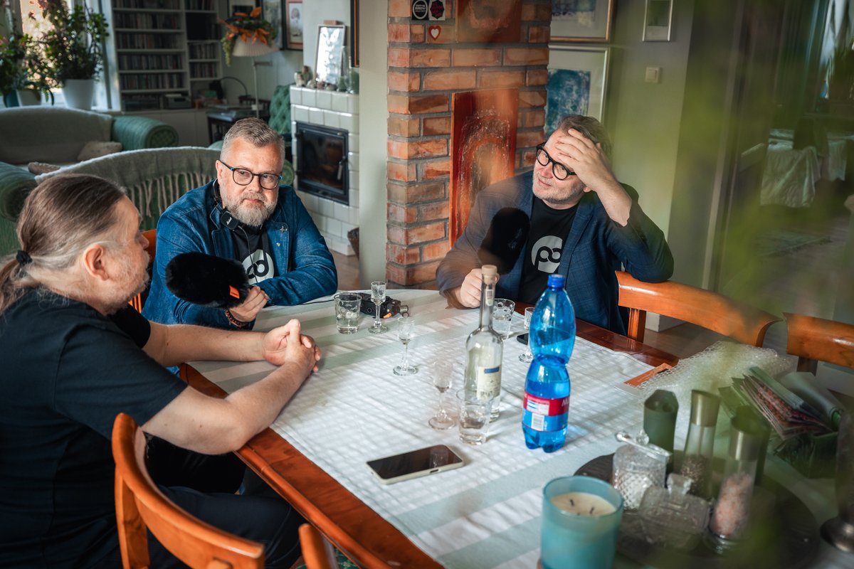 Zítra nás čeká poslední zastávka našeho polského speciálu. Navštívíme v ní filologa, překladatele, diplomata, publicistu a novináře Andrzeje Jagodzińskeho, který nás přijal u sebe doma a vzniklo z toho příjemné povídání nejen o polské historii. 

Děkujeme!