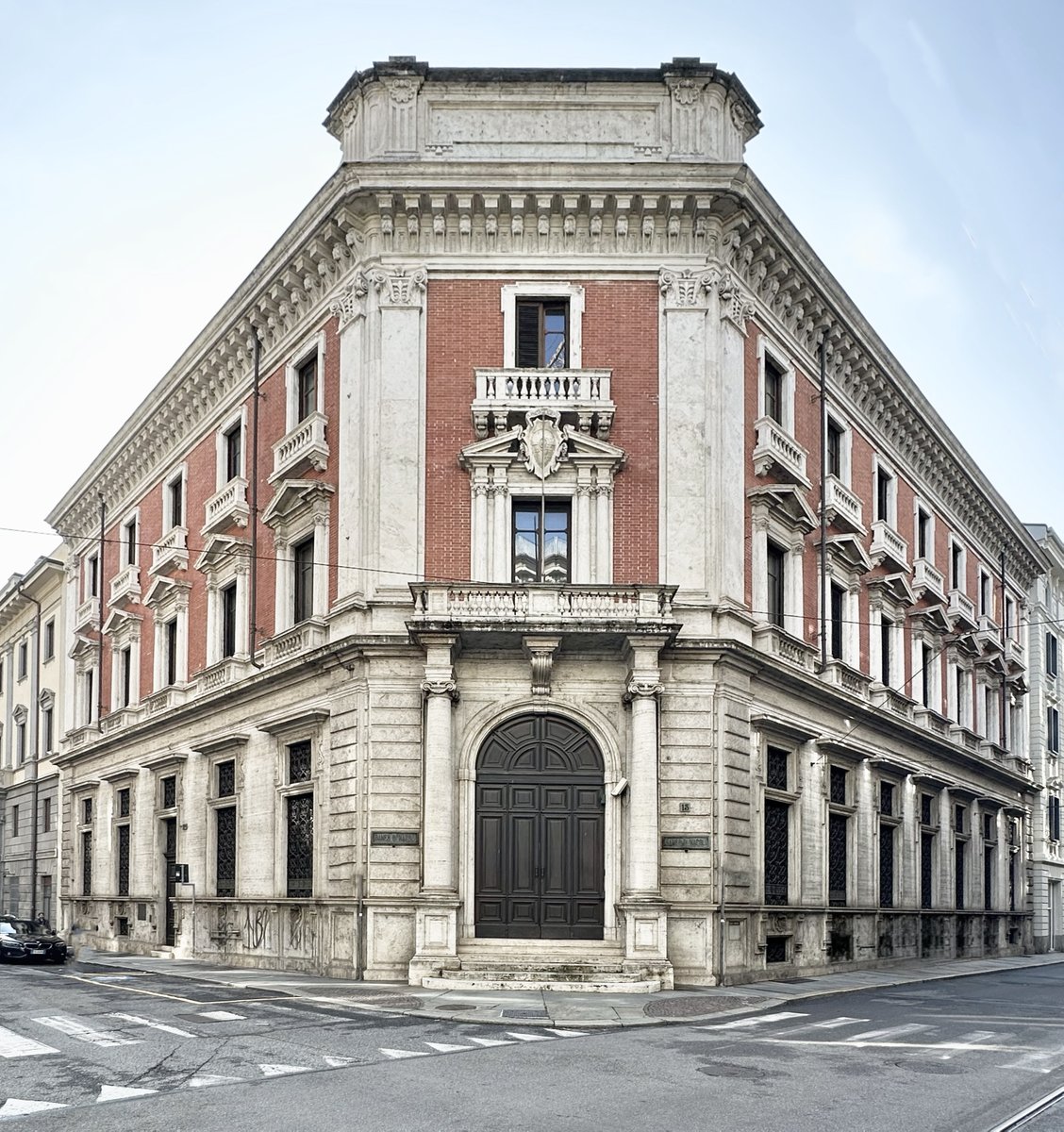 EdoardoArpaia's tweet photo. Un BUNKER ANTIATOMICO a Torino al posto dell’ex caveau del Banco di Napoli in Via Alfieri. Un progetto innovativo del Gruppo Vertico primo in Italia che sta già interessando investitori di tutto il mondo.
https://t.co/EYCHZl8TAs
#vertico #bunkerantiatomico #torino #turin https://t.co/npzUpuPKY8