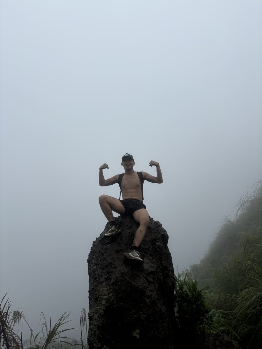 ______dc20's tweet photo. and there goes my first ever hike ⛰️🌧️ https://t.co/9sOdvk9x3I