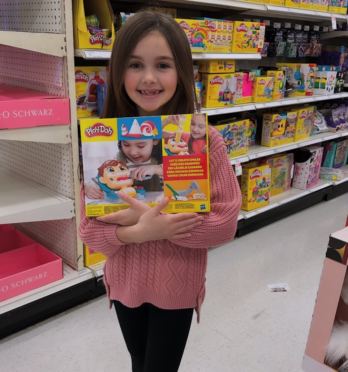 TinakiniryMgmt's tweet image. Brynn and her Playdoh box!
#bookedbytina #kidmodel #funatwork