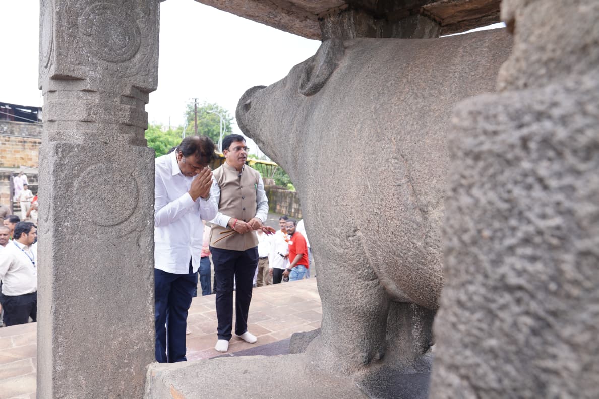 ShelarAshish's tweet image. जिथे प्रभू रामांचा पदस्पर्श झाला अशा
रामटेक गड मंदिर परिसरातील नृसिंह आणि वराह मंदिर या राज्य आणि केंद्र सरकार तर्फे संरक्षित स्मारकांची आज नागपूर दौऱ्यावर असताना पाहणी केली.

यावेळी राज्यमंत्री ॲड. आशिष जयस्वाल आणि कार्यकर्ते उपस्थित होते.

#AshishShelar