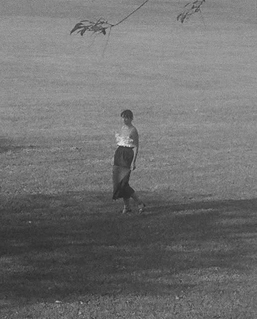 "Considero que lo más importante, el mayor regalo que se le puede hacer a alguien que uno ama, es darle la capacidad de elegir lo que quiera, darle libertad".
Blanca Varela