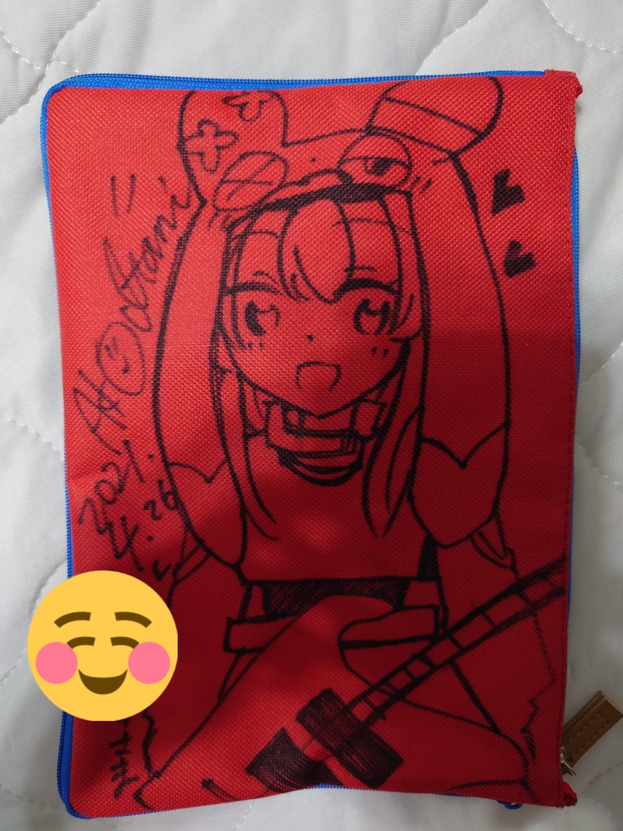 MARAI_ROCK's tweet photo. りぼんの��募者全員サービスのポーチ…ではなく、シンガーソングライターの伊谷亜子さんのグッズのポーチです♪(*´ω｀*)

＃伊谷亜子
＃グッズ
＃手書きイラスト https://t.co/y1FdP0KAiT
