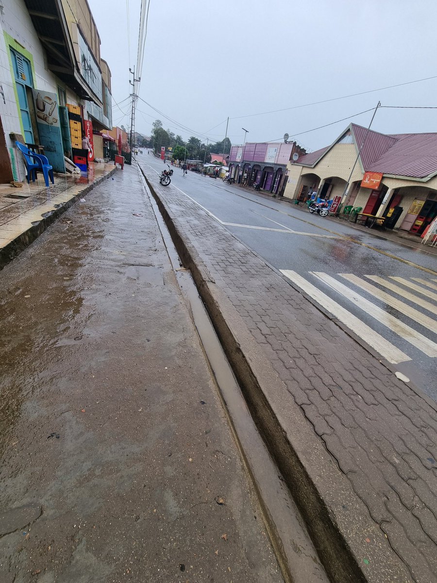 Le Quartier HOHO dans la ville de #bunia après la pluie est juste magnifique! L'administration militaire a peut-être du mal à réussir dans sa principale mission mais on a pas vécu ça sous ceux qui nous ont promis la petite Suisse.