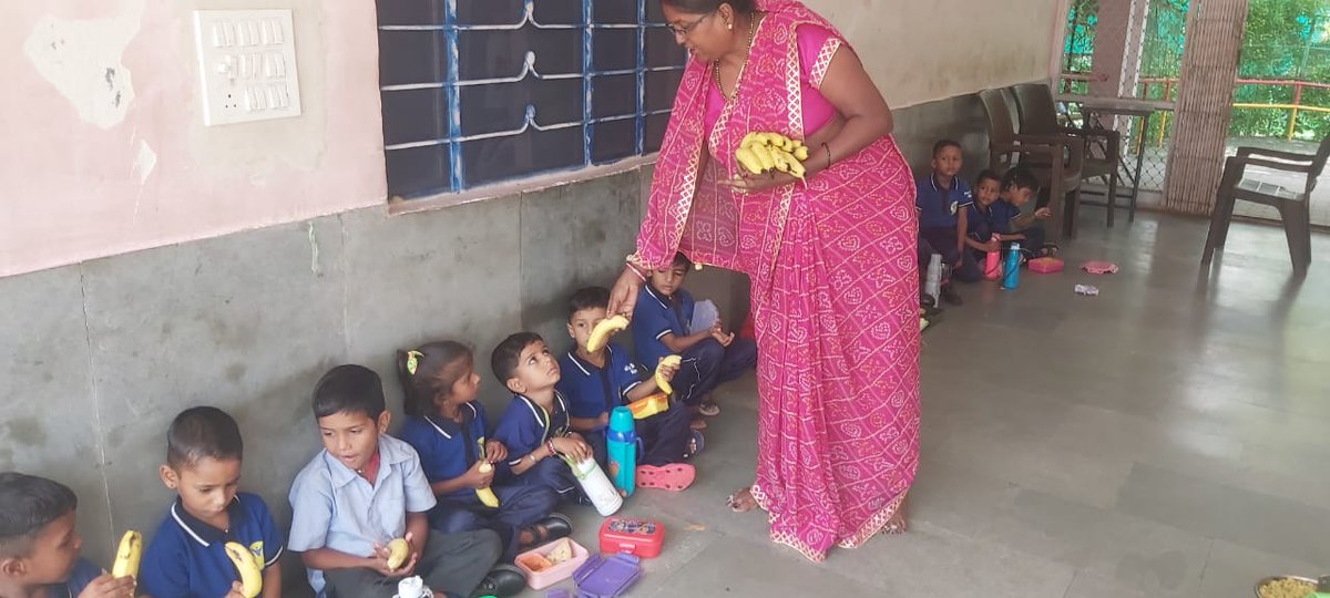 rmkmngo's tweet image. Thank You, Feeding India! 📷
Feeding India by Zomato is providing daily meals to 240 students  at Minu School, Ajmer(A Unit of RMKM Chachiyawas)  under #DailyFeedingProgram &amp;amp; #PoshanToPathshala.
#FeedingIndia #RMKM #MinuSchool #ChildNutrition #InclusiveEducation #CWSN