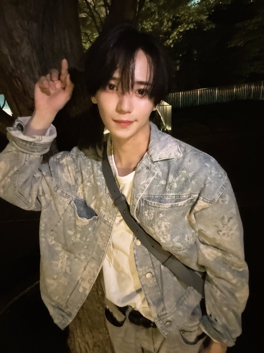 昨日は火ノ宮夕君のバースデーライブに行かさせていただきました🥳
セトリと演出がとてもよくすごいかっこよかったです！
突然のultraのカバーにはびっくりしました！
初めて観客席で見るultraにはさまざまな感情が湧きましたがお客さんのみなさんが楽しそうで嬉しかったです！
夕くんお疲れ様でした！