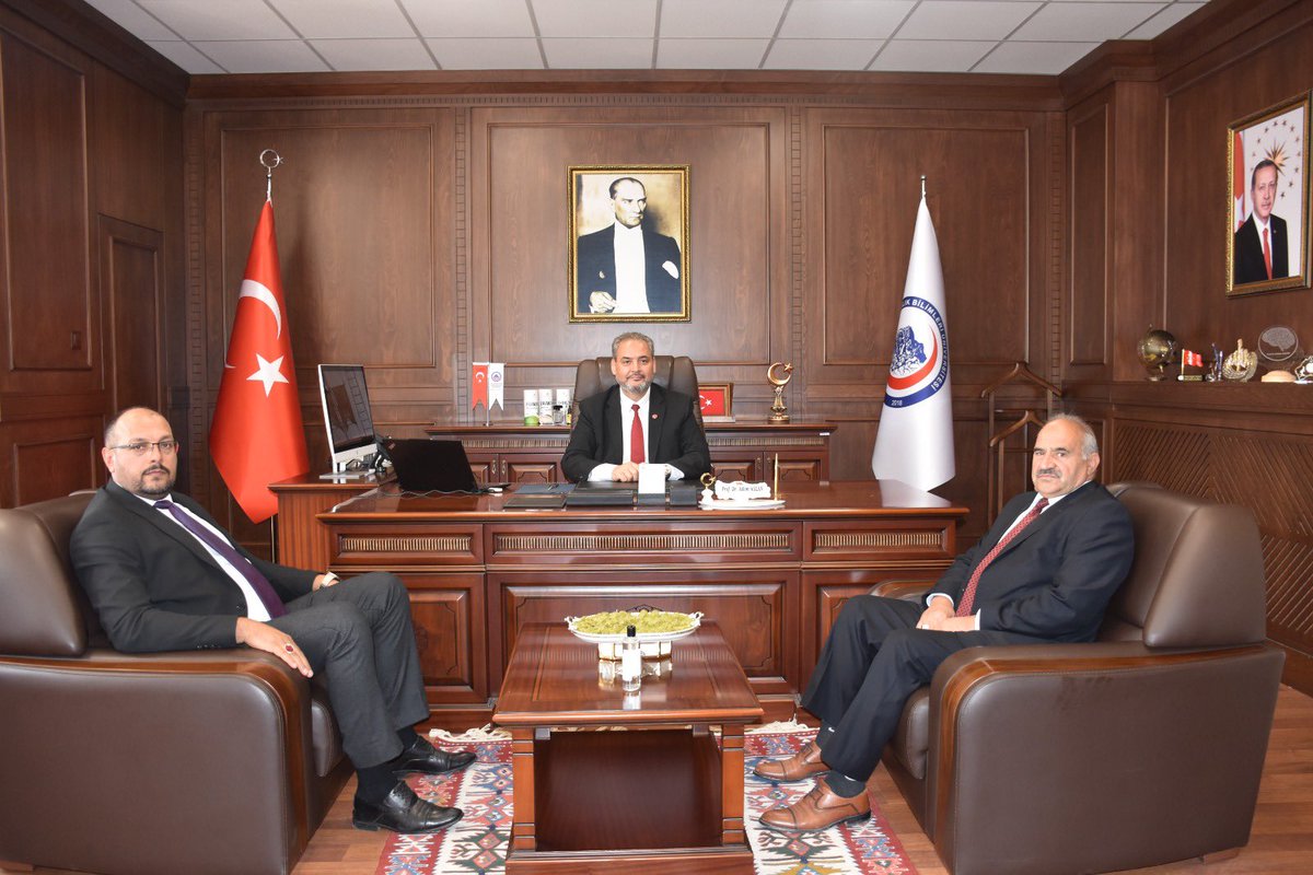 Afyonkarahisar Sağlık Bilimleri Üniversitemize Rektör olarak atanan Sayın Prof. Dr. Adem Aslan hocamızı, İlçe Başkanımız Ahmet Atacan ile birlikte ziyaret ederek hayırlı olsun dileklerimizi ilettik.