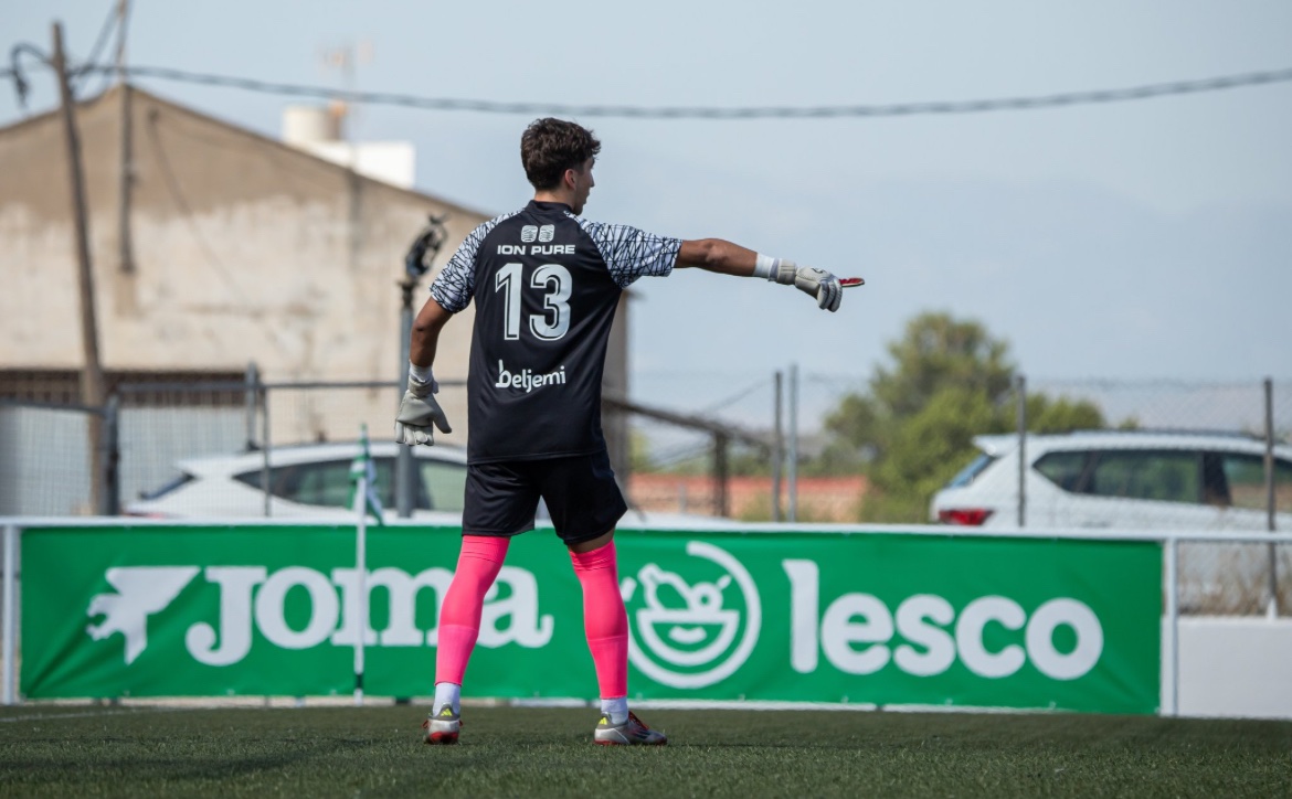 Preferente Autonómica

Carlos Molina “Moli” es el guardián de la meta del Alcantarilla FC. En gran estado de forma y con reflejos felinos; el canterano de Elche CF o UCAM Murcia CF ha sabido esperar su turno para tener una ambiciosa oportunidad