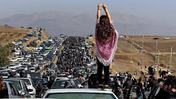 NPiruzi's tweet photo. 📢 فراخوان سراسری برای مردم تهران 📢
 سه‌شنبه ۲۵ شهریور، ساعت ۵ عصر
🚨 ای مردم سراسر تهران!
 دیگر سکوت جایز نیست! ✊ https://t.co/rTKwMyOUnd