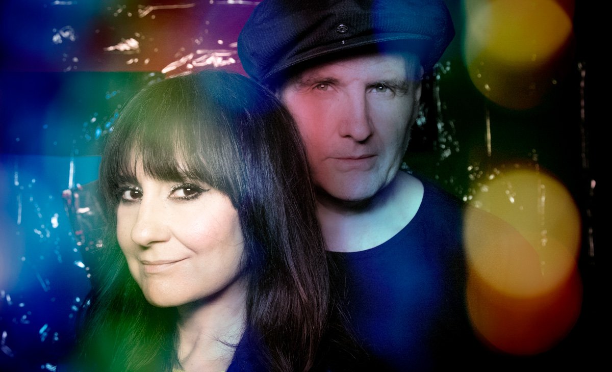 Amaral es un grupo musical español de pop rock​​ y rock​​​​​​​​​ originario de Zaragoza formado por Eva Amaral y Juan Aguirre. Su discografía se compone de nueve álbumes de estudio, una edición especial y dos DVD en directo.

El Penta - miércoles 10hs por <a href="/RadioBelcha/">Radio Belcha</a>