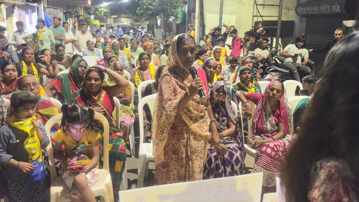 AAP Gujarat (@aapgujarat) on Twitter photo 📍ઈન્ડિયા કોલોની,ઠક્કરબાપા નગર, અમદાવાદ
➡️ આમ આદમી પાર્ટીના ગુજરાત જોડો અભિયાન અંતર્ગત અમદાવાદના ઈન્ડિયા કોલોની વિસ્તારમાં પ્રદેશ ઉપાધ્યક્ષ <a href="/GauriDesaiAAP/">Gauri Desai</a> સહિત સ્થાનિક હોદ્દેદારોની ઉપસ્થિતિમાં જનસભા યોજાઈ હતી.
➡️ આ સભામાં સ્થાનિકો ખૂબ મોટી સંખ્યામાં ઉપસ્થિત રહ્યા અને AAP ની 📍ઈન્ડિયા કોલોની,ઠક્કરબાપા નગર, અમદાવાદ
➡️ આમ આદમી પાર્ટીના ગુજરાત જોડો અભિયાન અંતર્ગત અમદાવાદના ઈન્ડિયા કોલોની વિસ્તારમાં પ્રદેશ ઉપાધ્યક્ષ <a href="/GauriDesaiAAP/">Gauri Desai</a> સહિત સ્થાનિક હોદ્દેદારોની ઉપસ્થિતિમાં જનસભા યોજાઈ હતી.
➡️ આ સભામાં સ્થાનિકો ખૂબ મોટી સંખ્યામાં ઉપસ્થિત રહ્યા અને AAP ની