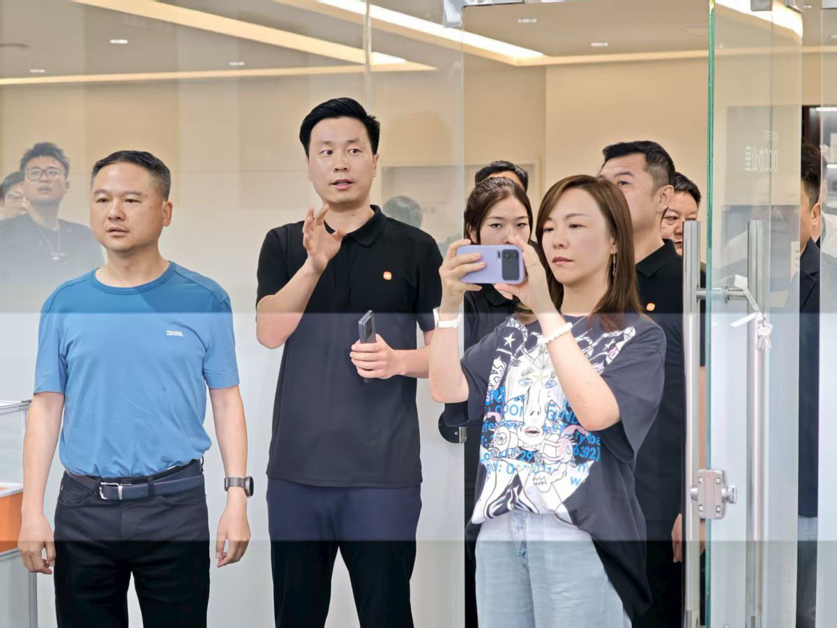 tech_flames's tweet photo. ๐จ Xiaomi Skips 16 Series!
Instead of the Xiaomi 16, the brand jumps straight to the Xiaomi 17 lineup:
โข ๐ฑ Xiaomi 17
โข โก Xiaomi 17 Pro
โข ๐ฅ Xiaomi 17 Pro Max
โข ๐ธ Xiaomi 17 Ultra (coming later)
#Xiaomi17 #Xiaomi #Smartphones #TechNews #TechFlames https://t.co/QFXWmYeaBt