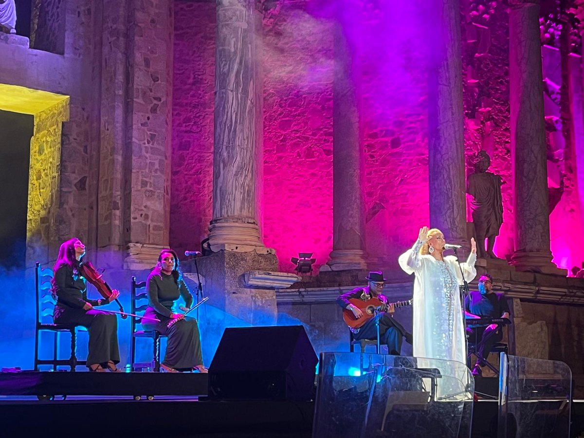 * “CON LA BENDICIÓN DE LA DIOSA CERES”
  Mi articulo <a href="/Angulo_Muerto/">Ángulo Muerto</a> 
  SALOMÉ PAVÓN en el Teatro Romano de Mérida -por trilla y ante la diosa- y en el Teatro “Carolina Coronado”. Mis apuntes sobre 2 flamenquísimas veladas. Con ella: el gran JERÓNIMO MAYA.
angulomuerto.com/2025/09/15/con…