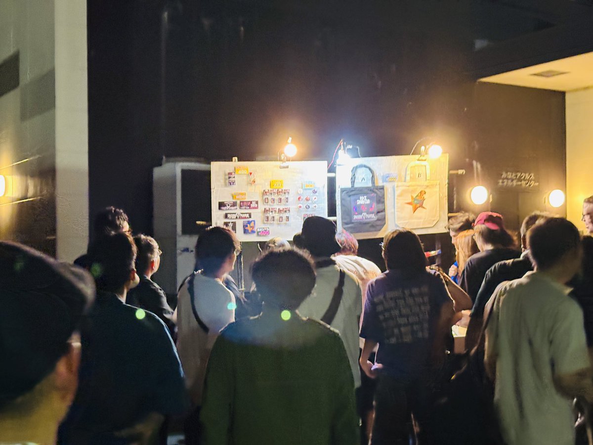 m_c_coma's tweet image. いやーよかった。
みんな元気そうだった💥🎃
久しぶりに露天商見たわ💰