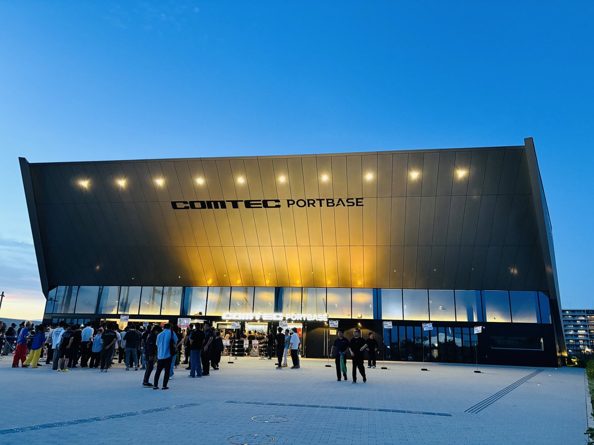 m_c_coma's tweet image. いやーよかった。
みんな元気そうだった💥🎃
久しぶりに露天商見たわ💰