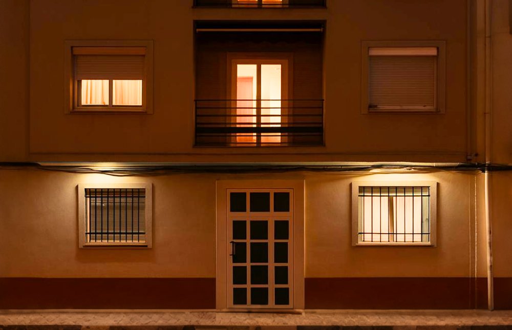 En la DANA de Valencia, sesenta y ocho personas murieron en su casa. En su propia casa.

Hay algo muy desasosegante en el hecho de morir por culpa de tu casa. No de morir en tu casa —eso, en muchos casos, es casi una aspiración: cerrar los ojos en la misma habitación donde