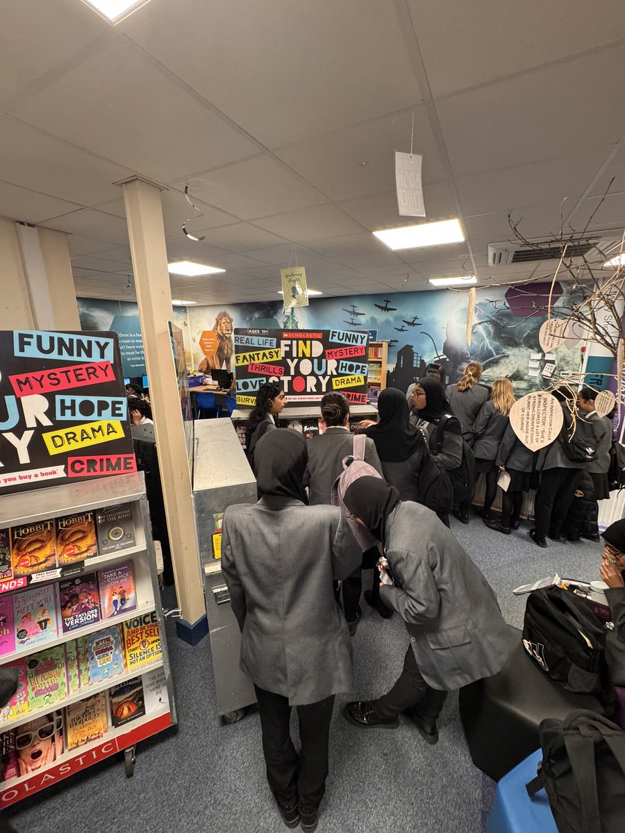 SharplesLibrary's tweet image. Freshers Fortnight has begun!! Today is a treasure hunt! 👀 @SharplesSchool