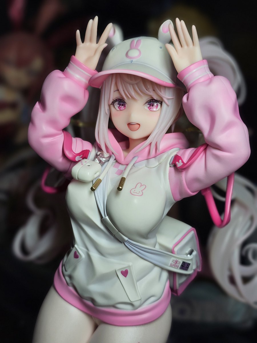 건전한 줄 알았는데 내가 샀던 니케 피규어 중 제일 야한 듯