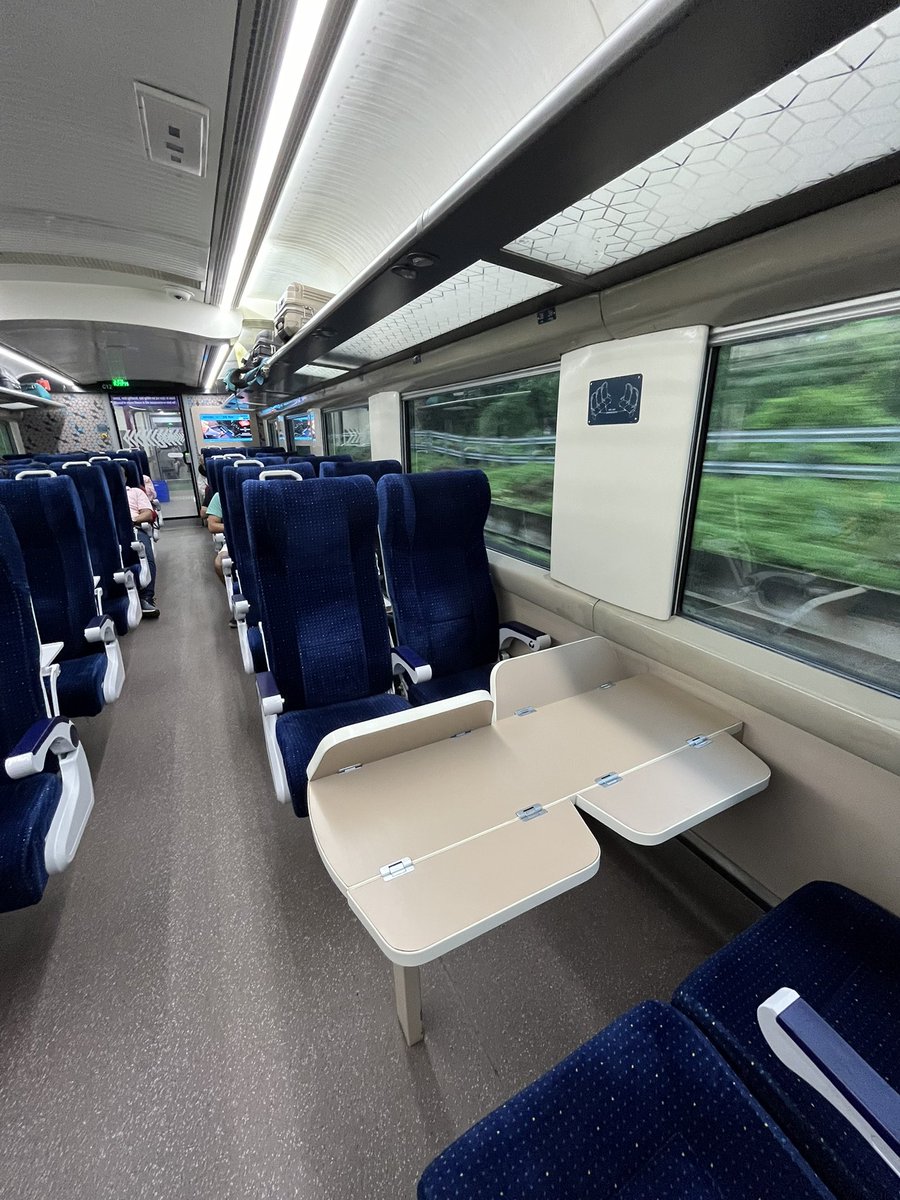 iAagamModi's tweet image. The world imagines India stuck in the past. But THIS is today’s #India Modern metros, electric buses, sea bridges &amp;amp; high-speed trains. A nation on the move. 🚉🚌🌉🇮🇳

(Images: @marinebharat)
#NewIndia #ModernInfrastructure #Mumbai #IndiaRising #Indiainforeign