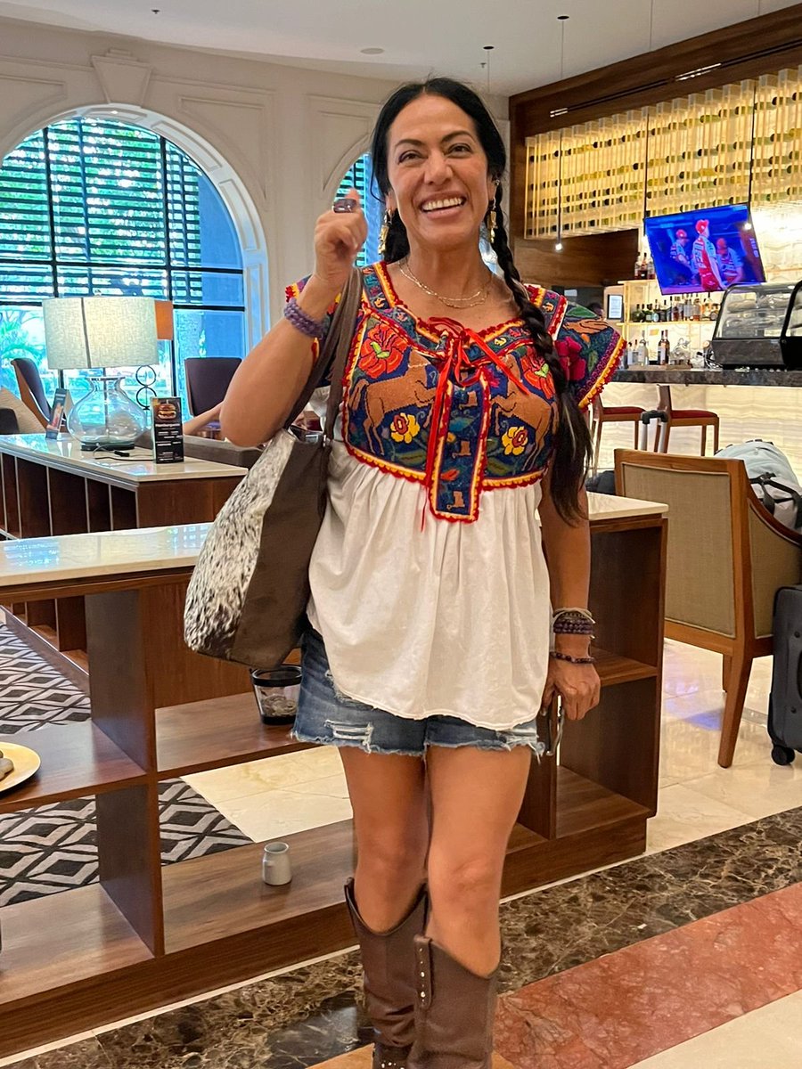 xevtfm's tweet image. 📸 #EnFotos |  La cantante 🎶 Lila Downs ya se encuentra en 📍 tierras tabasqueñas; esta noche se presentará en el municipio de #Comalcalco como parte de la celebración de la Independencia de México 🇲🇽