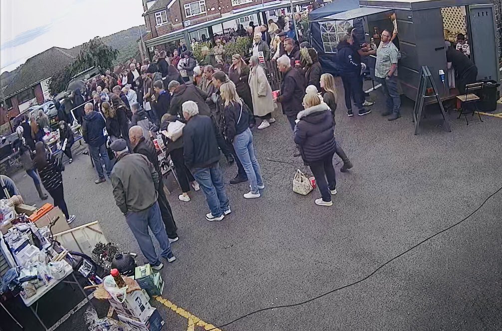 BallWorrall's tweet image. We had a charity Auction at the weekend to raise funds for local charities @SRSBCharity & @thesheff1000
Our wonderful community raised £6500 in total to be split equally between them.
So honoured to be part of a community that cares so much #notjustapub #proudtobeyourlocal