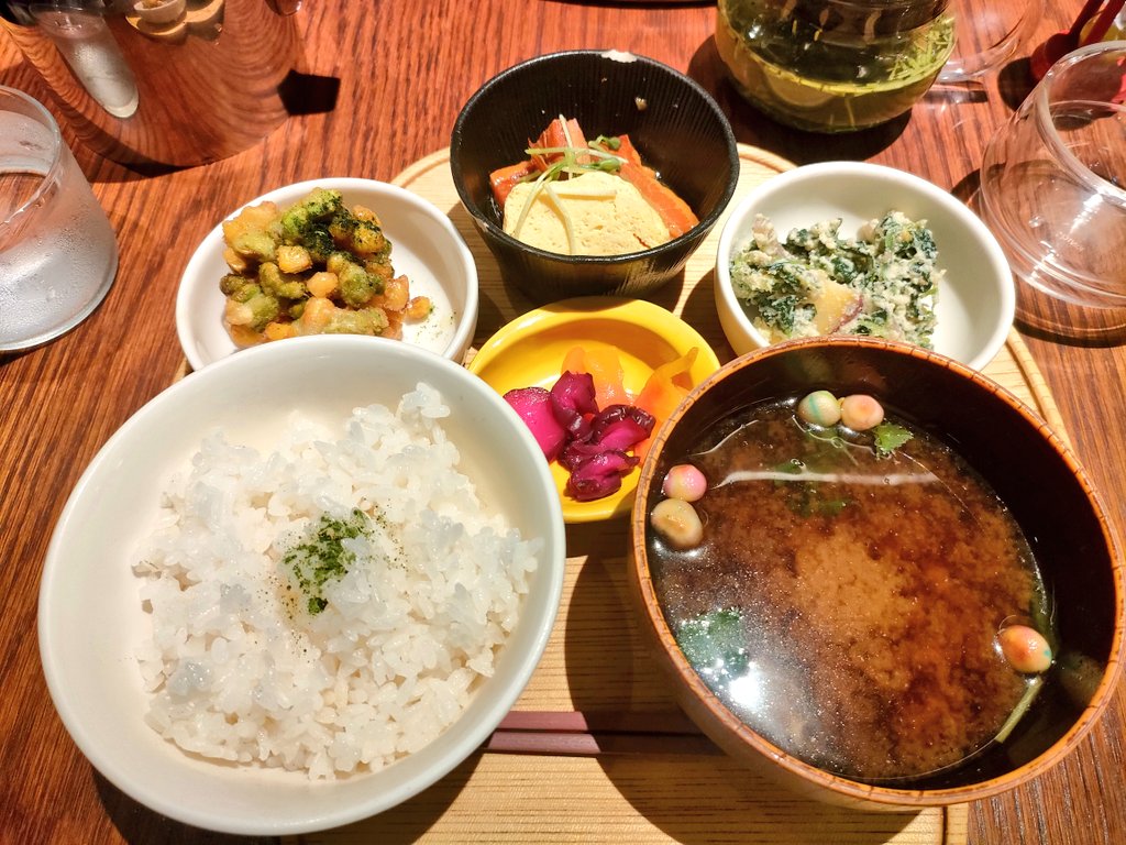 massaa14's tweet photo. 本日の夕食は、京都宇治藤井茗縁へ
おばんざい小鉢3懐石膳×2
しぼりたてモンブランほうじ茶を注文! 合計5970円
流石DDだけありますね💯🥇🏆️
メチャクチャ美味しかったで〜す!
ごちそうさまでした~😋👍💕
#DDHD
#株主優待使用
#釣りはイラナーイ😝 https://t.co/qFbCTu77SR