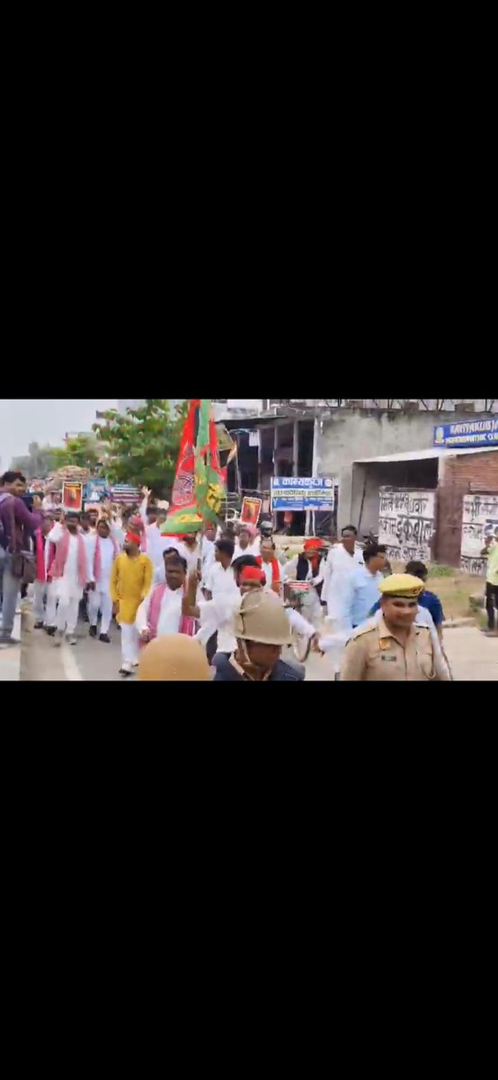 IndiaApradh's tweet image. कन्नौज अखिलेश यादव के आवाहन पर सपा का प्रदर्शन  खाद कालाबाजारी को लेकर प्रदर्शन किसानों को आलू के सही दाम दिलाने की मांग राष्ट्रपति को सम्बोधित ज्ञापन डीएम को सौंपा   @IacHead
 #AkhileshYadav #SPProtest  #Farmers | @samajwadiparty