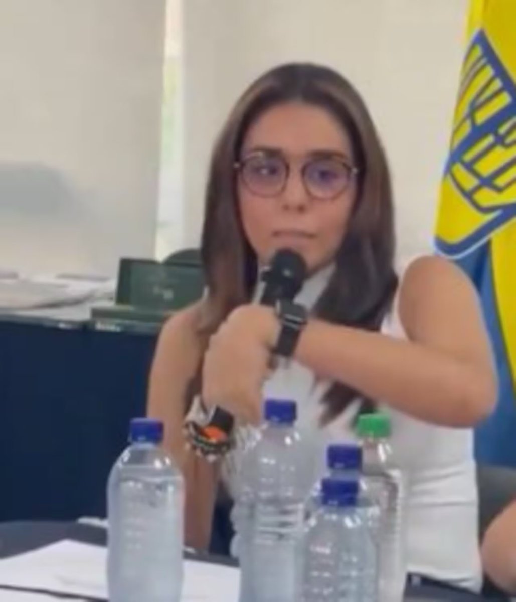 Llevo animando unas 14 visuales para un concierto (osea unos 56 minutos de video) desde el jueves y hasta el martes, y ya estoy como mi colega: