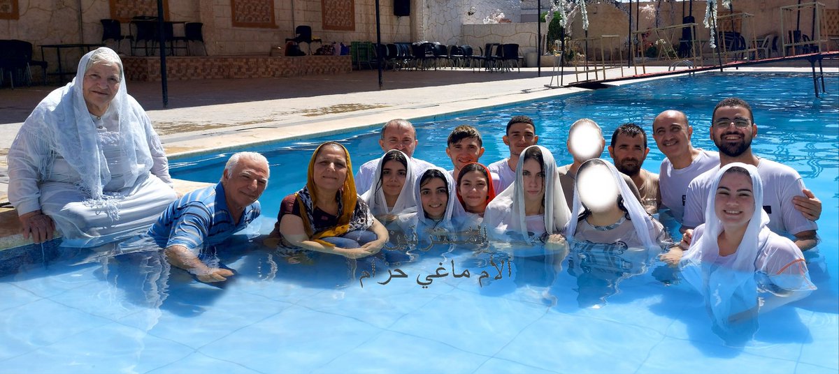 معمودية حلب بالأمس من ضمنهم عائلة بأكملها من الأحفاد إلى الجدة للمسيح 
لو صورت لكم معموديات العابرين و المستردين لن يكفيني عام بأكمله للنشر 
الشرق الأوسط وكل ناطق باللغة العربية مستحق الخلاص ويصل إليه صوتي سيكون  للمسيح بفضل قوة عمل الروح القدس التي وعدني بها للاسترداد  . لمتابعة