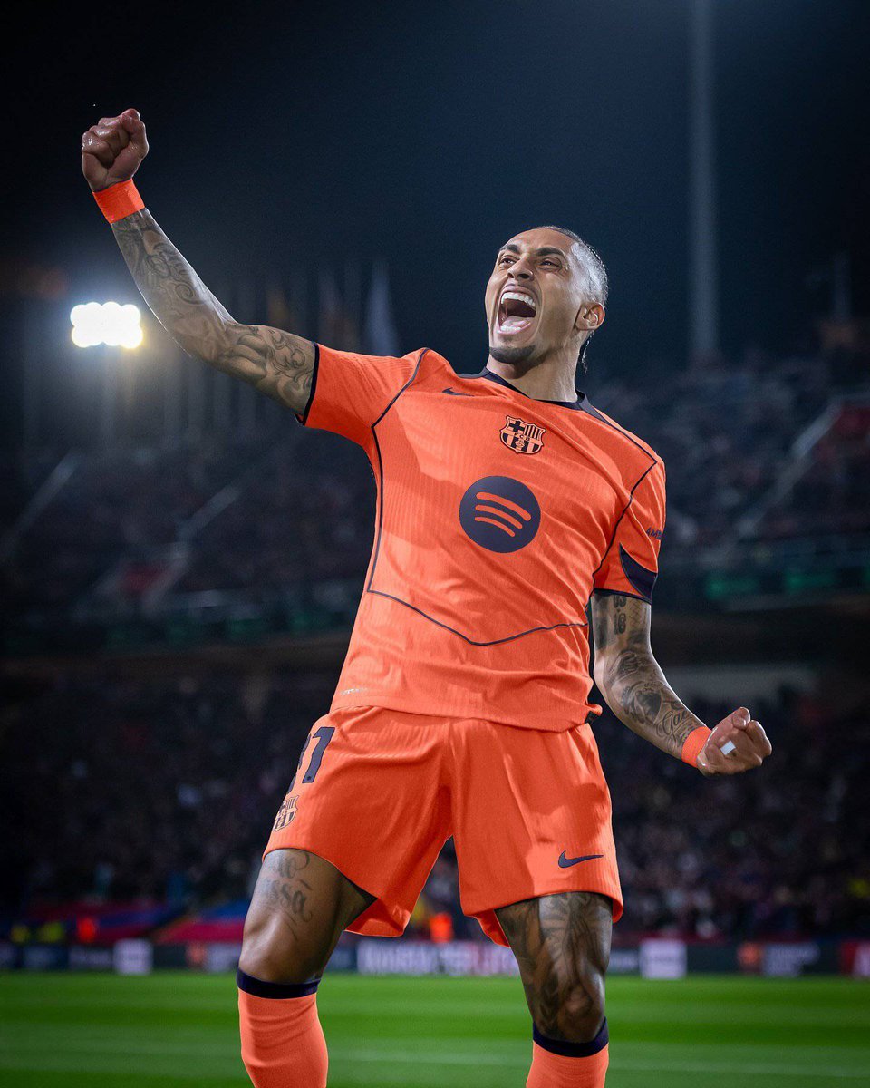 Swiftpay11's tweet image. 🚨🎖| 𝐉𝐔𝐒𝐓 𝐈𝐍: Barcelona will debut their new ORANGE KIT against Newcastle United on Thursday. [@sergisoleMD] #fcblive 🟠

What&apos;s your thoughts on this Jersey?

#Barca #barcelonafc