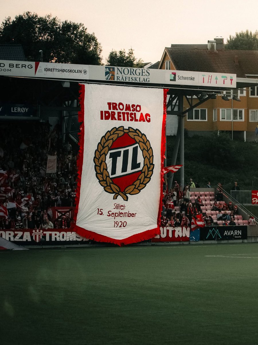 9kBanden's tweet image. Verdens vakreste 105-åring

Gratulerer med dagen til Tromsø IL og alle med et hjerte for klubben