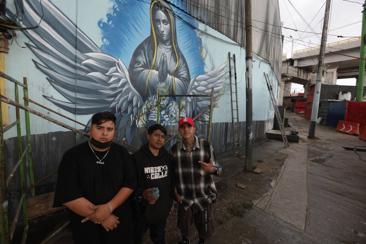 🕊️ Crean mural para en honor de Alicia Matías, quien protegió a su nieta en explosión de pipa en Iztapalapa 

🔴 Como un tatuaje que quedará marcado en la Ciudad de México, el artista urbano Snoke lleva pintando durante dos días un mural en honor a Alicia Matías, la mujer de 49