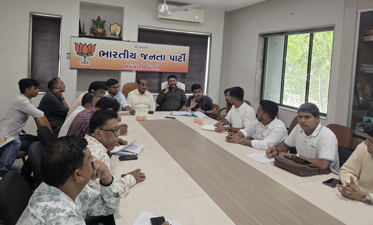 25 - નવસારી લોકસભા મતક્ષેત્ર માટે આયોજિત થનાર સાંસદ ખેલ પ્રતિયોગિતા - 2025 માટે આજે ભા. જ. પા. નવસારી જિલ્લા કાર્યાલય ખાતે જિલ્લા અધ્યક્ષ શ્રી ભુરાભાઇ શાહની ઉપસ્થિતિમાં પ્રતિયોગિતાના સુચારુ આયોજન અને વ્યસ્થાપન માટે બેઠક મળી.