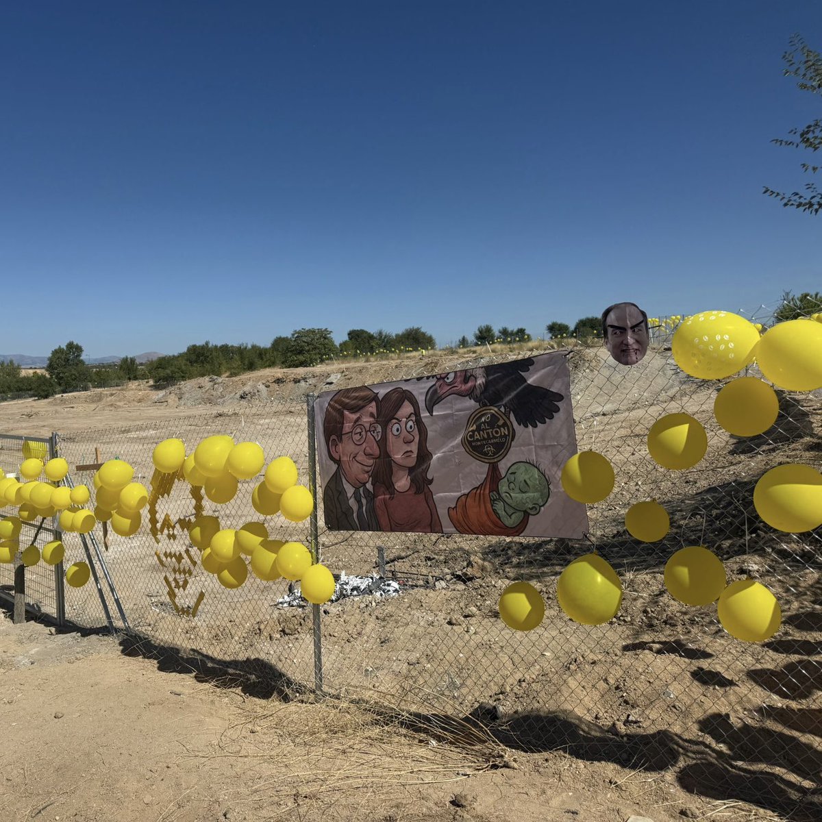 Siempre apoyando a los vecinos de #Montecarmelo contra la construcción ilegal del cantón en su barrio, entre colegios, guarderías y viviendas.