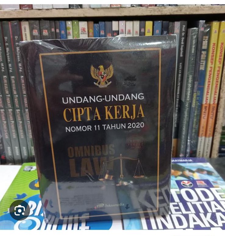 niniuco's tweet photo. WTB buku pre🫶🏼 di bawah!!! yang punyaa tolonggg rep / dm yhhh #zonauang #zonajajan #hukum #buku #WTB https://t.co/MjI8Hf1vS8
