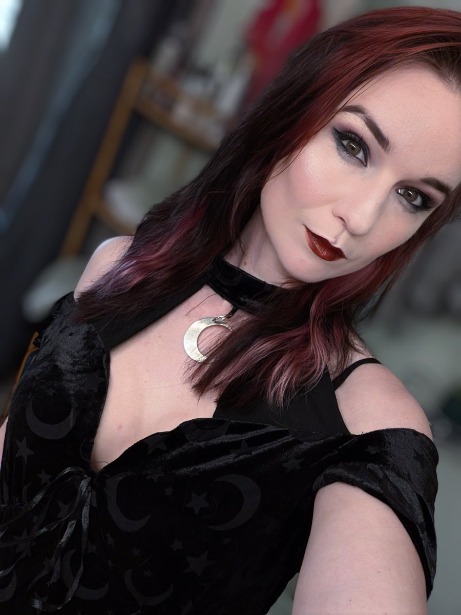 RhyelleDraconis's tweet image. Ya girl officially has gone full-time content creation✌🏻

It’s been years of this dream and now that my other obligations are complete, I’m giving this all I got and the shot its always deserved. I’m so excited 🥹