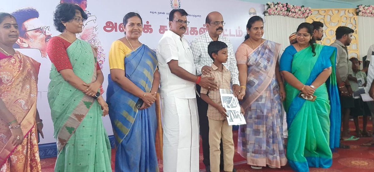 karur_mayor's tweet photo. *15.09.2025*

மாண்புமிகு தமிழ்நாடு முதலமைச்சர் திரு. *மு. க. ஸ்டாலின்* அவர்கள் சென்னை- கலைவாணர் அரங்கில்  நடைபெற்ற அரசு விழாவில், 

தமிழ்நாடு அரசின் *“தாயுமானவர்“ திட்டத்தின் ஒரு பகுதியாக* , பெற்றோரை இழந்த குழந்தைகள் 18 வயது வரையிலான பள்ளிப் படிப்பு முடியும் வரை இடைநிற்றல் https://t.co/b9OQ0zxNvp