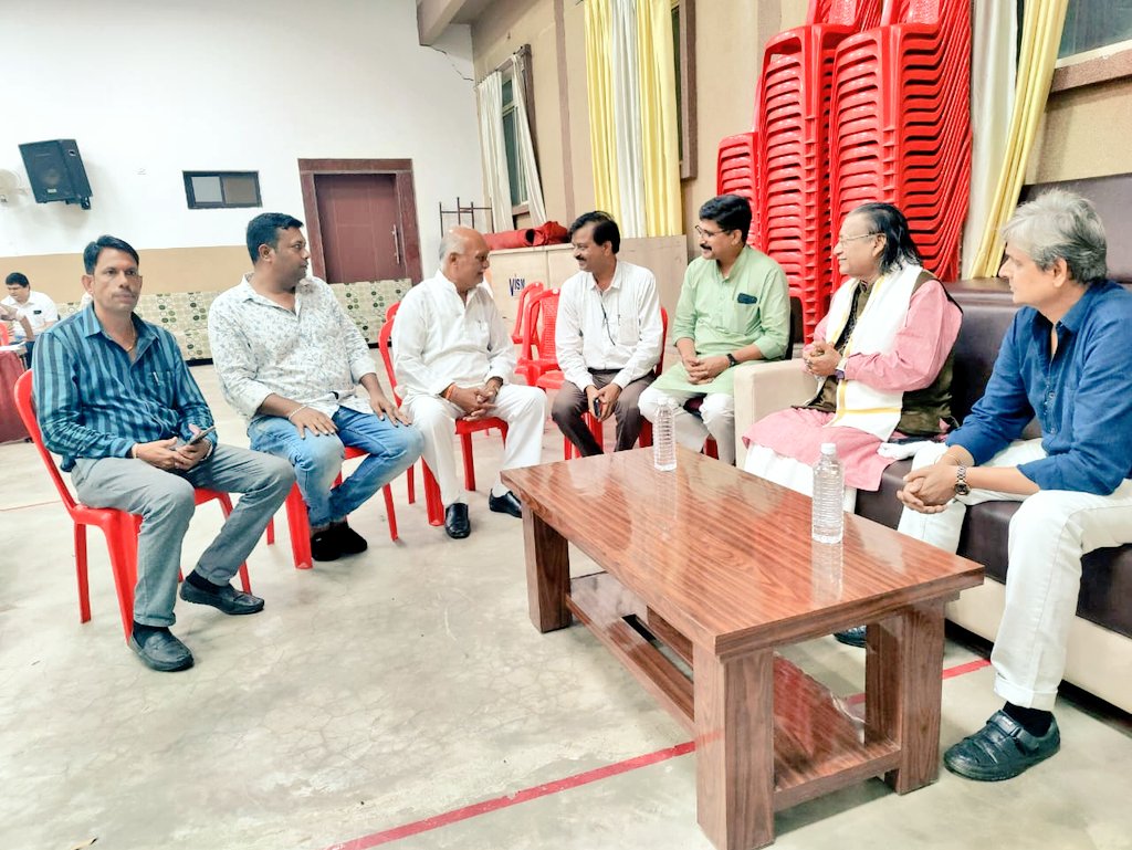 LokendraParasar's tweet photo. #VISM के डायरेक्टर मित्रवर डॉ सुनील सिंह राठौड़ की पूज्य माताजी के श्राद्ध (पटा) के अवसर पर पूज्य संत कृपाल सिंह जी का सानिध्य भी प्राप्त हुआ https://t.co/JQcx9Sy3mI